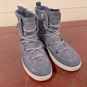 Cute little dusted blue slip on booties by cougar. 
newish
Size 10.